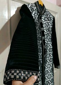 Black Geometric Velvet Jodhpuri