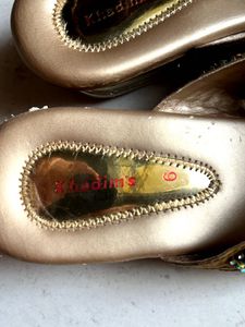 Beautiful mirror work ethnic khadim sandals😍 fo