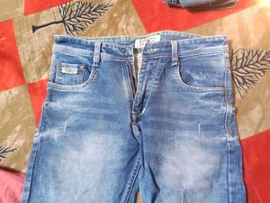 tshirt 👕 with jeans 👖