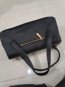 PARFOIS Black Croc-Embossed Handbag