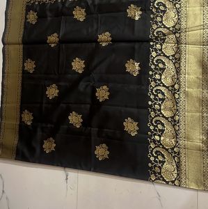 Elegant Black &amp; Gold Saree