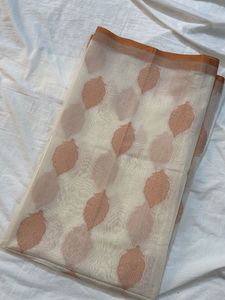 ✨ Ivory Elegance–Soft Banarasi Fabric Peach Zari