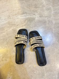 Cai Footwears