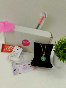 Elegant Women’s Gift Hamper