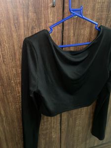Chic Black Long Sleeve Crop Top