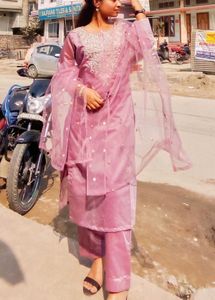 Elegant Pink Embroidered Salwar Kameez