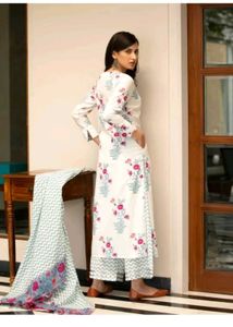 White Color Kurta Det