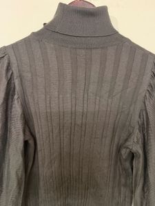 Turtleeck with puffed sleeve top