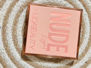 Huda Beauty  Nude Obsession S Eyeshadow Palate