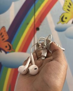White Apple Earphones