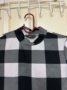 SHEIN Black And White Plaid Short Sleeve Top With High Neck Size S