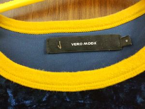 Blue Velvet VERO MODA tshirt with a pop of Yellow