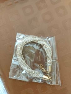 Golden Bracelet With Shimmering Diamonds Accents