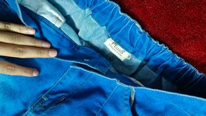 Women Stunning Jeans