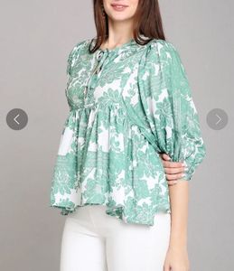 Set Of 2 Tops In Combo For Sale Bust 44&#34;