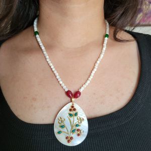 Mother of pearl pendant Necklace set
