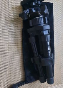 Compact DSLR camera stand