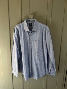 Men&#39;s Blue Checkered Shirt from van heusen