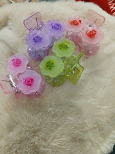 4 Flower Hair Clips