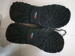 Leather safety shoes new with tag