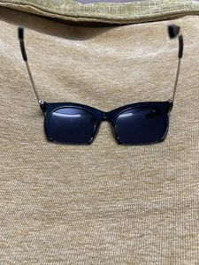 Chic Black Sunglasses