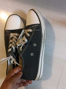 Black/White Shoes With Laces