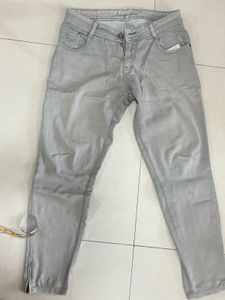 Gray Levi&#39;s Zip Hem Cropped Jeans