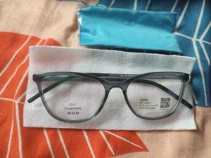 Lenskart Air Essentials Cat Eyeglasses