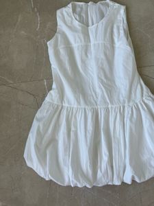 White Sleeveless balloon Dress