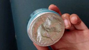 Lakme Seal Packed Moisturizer For Coins