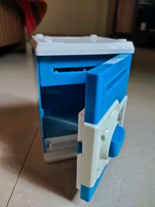 Kids&#39; Electronic Piggy Bank