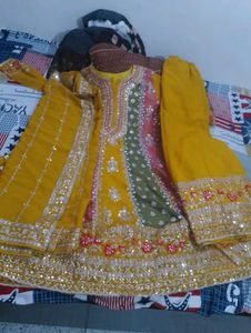 Elegant Yellow Pakistani Salwar Kameez