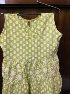 Sleeveless Green Kurta