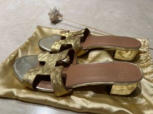 Carlton London Gold Flats