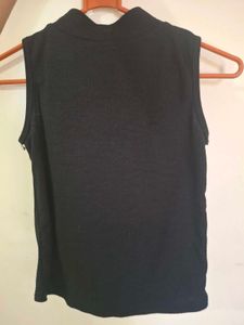 Black Sleeveless Tops