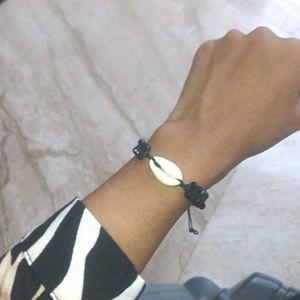 🌊 Cowrie Handwoven Black Bracelet