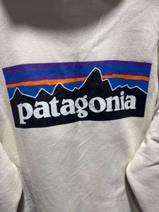 Patagonia P-6 Logo Uprisal White Baggy Hoodie