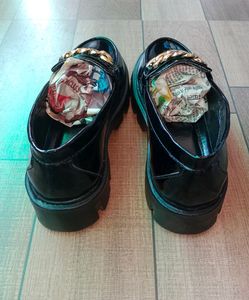 Chain Detailed Black Loafers