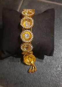 Fancy Braclet In Golden Colour ✨️