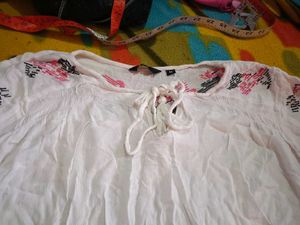 Embroided white Tunic baloon Top