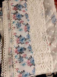 Floral &amp; Lace Duppata