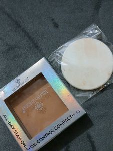 Hilary Rhoda Oil Control Compact In Shade 04 Sunki