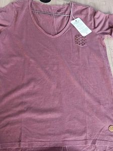 ✨ Never Used ✨Mauve V-Neck Tee