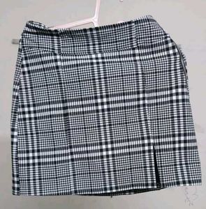 Trendy Black &amp; White Checkered Plaid Mini Skirt