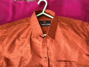Classic men&#39;s long-sleeved button-down shirt