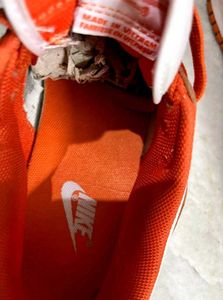 NIKE ORANGE DUNKS UK - 8.5 (43)