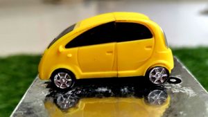 Exclusive Nano Car-Shaped Pen Drive