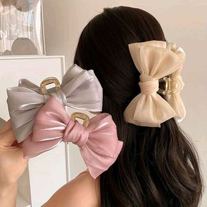 Korean Bow Clutcher