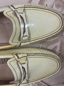 TOD’s LOAFERS.