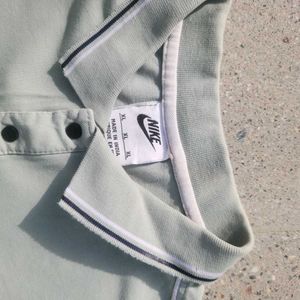 nike t shirt